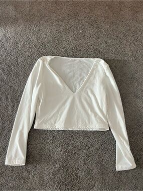 Women's White Long-Sleeve V-Neck Crop Top